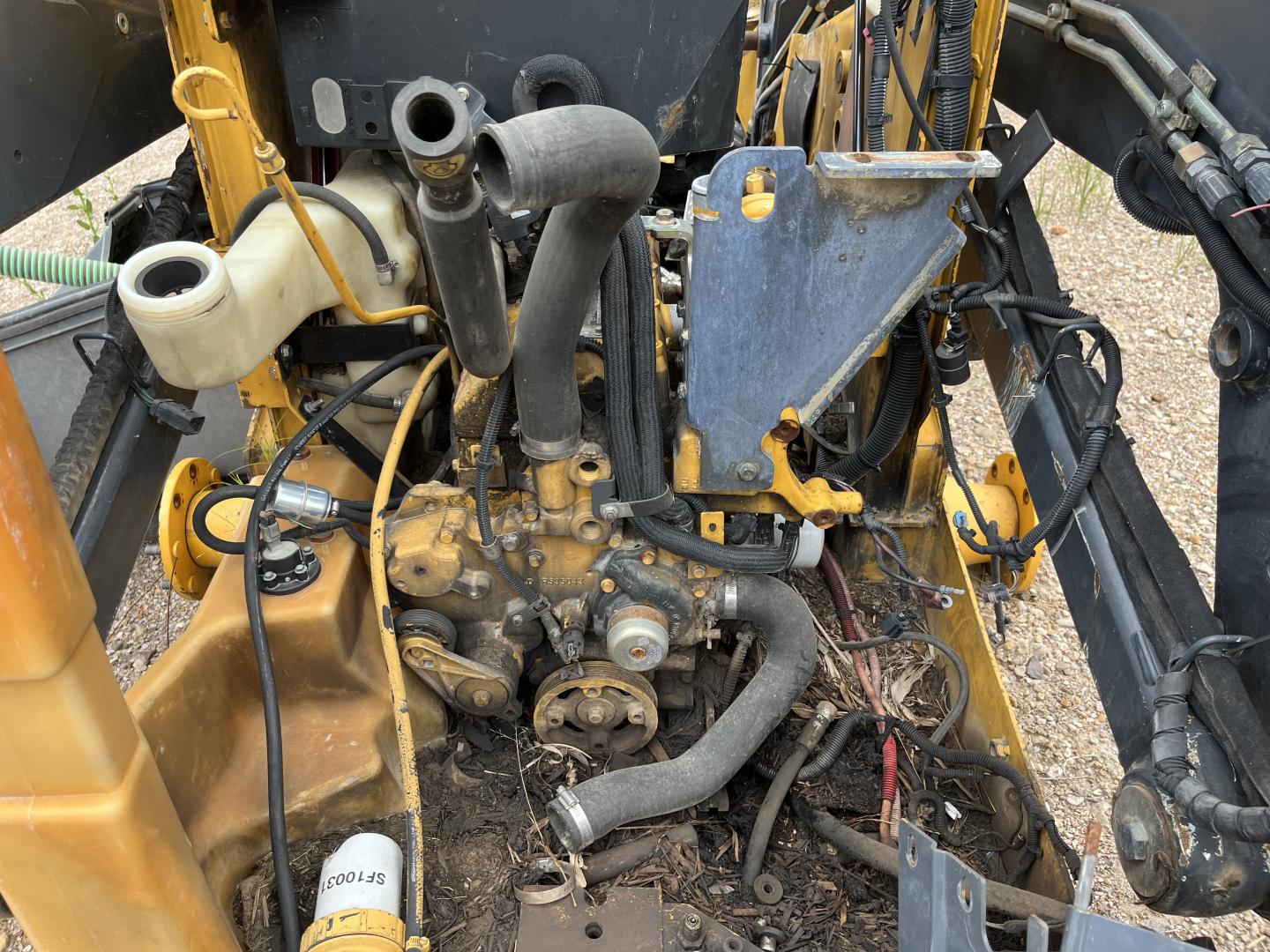 ./imagenes/INVOICE/2019/16000/MINICARGADOR 318D JOHN DEERE PARA REFACCIONES (4).JPG